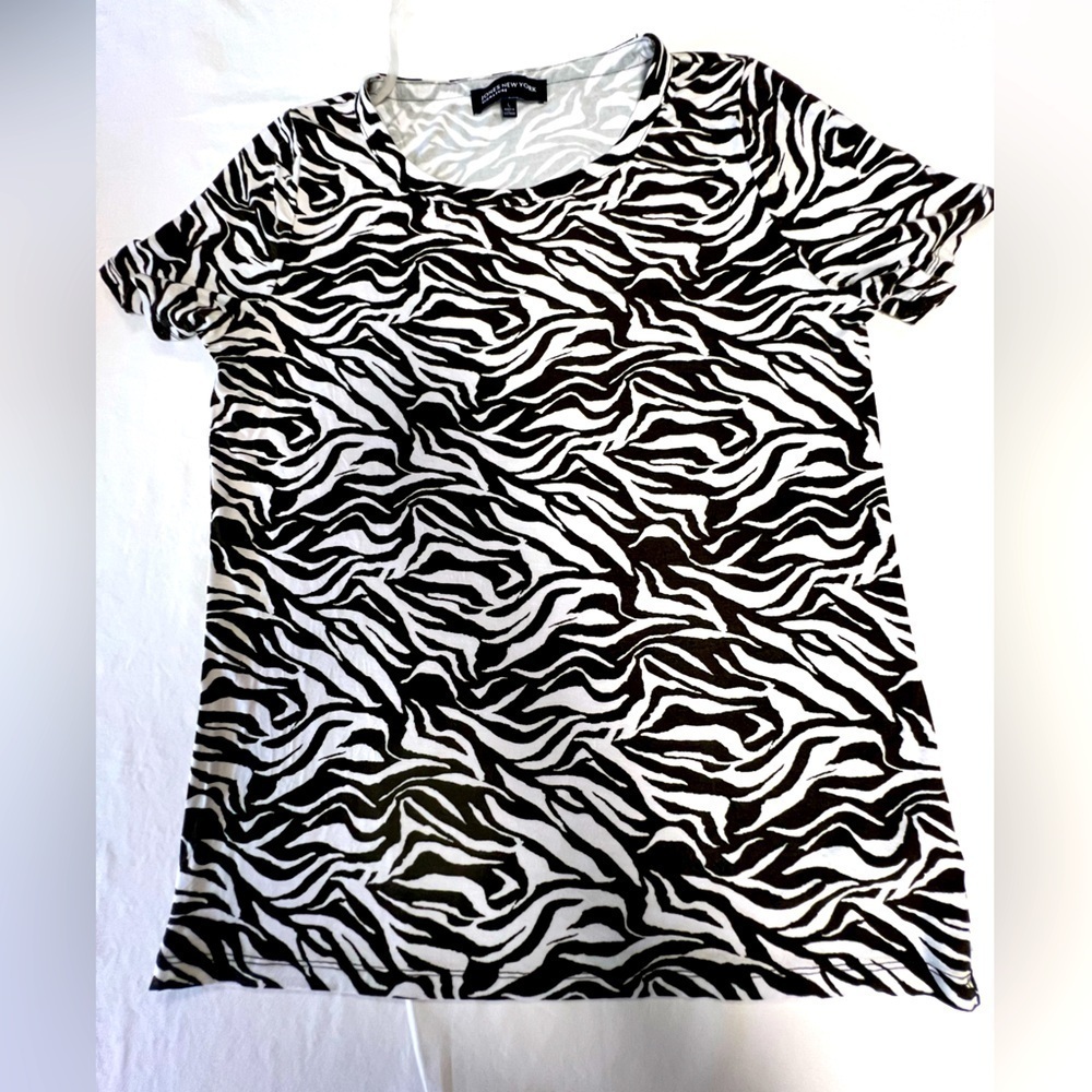 JONES NEW YORK SIGNATURE SIZE LARGE DARK BROWN & WHITE ZEBRA PRINT WOMEN’S TOP.